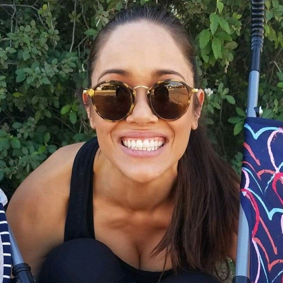 Meet your Posher, Hannah - Picture 1 of 1